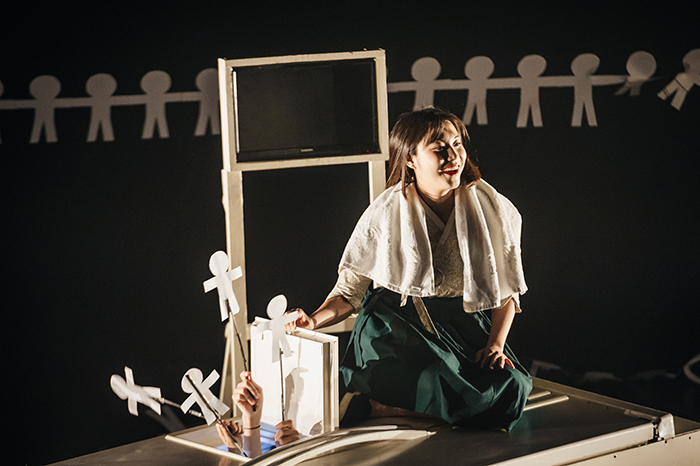  
The Korean troupe Theater Stranger performs “Just One Wise Life” at the Edinburgh Festival Fringe in London.
